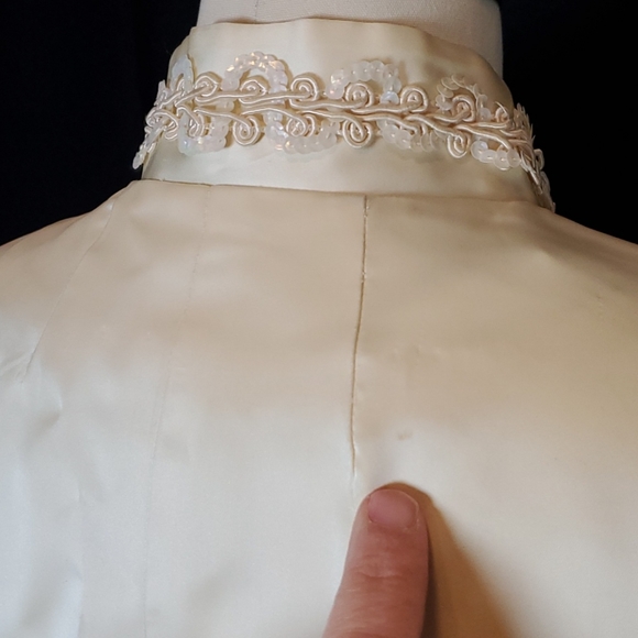 Vtg heavy satin bridal coat, S/M, cream, wedding - Picture 8 of 10